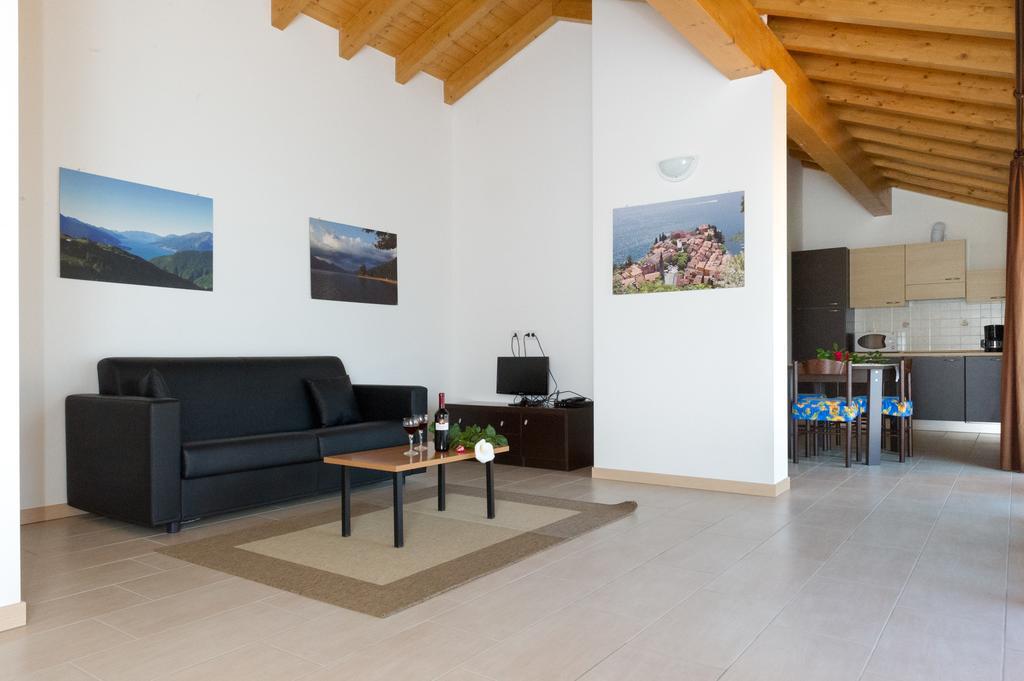 Residence Le Azalee & Spa Vercana Bilik gambar