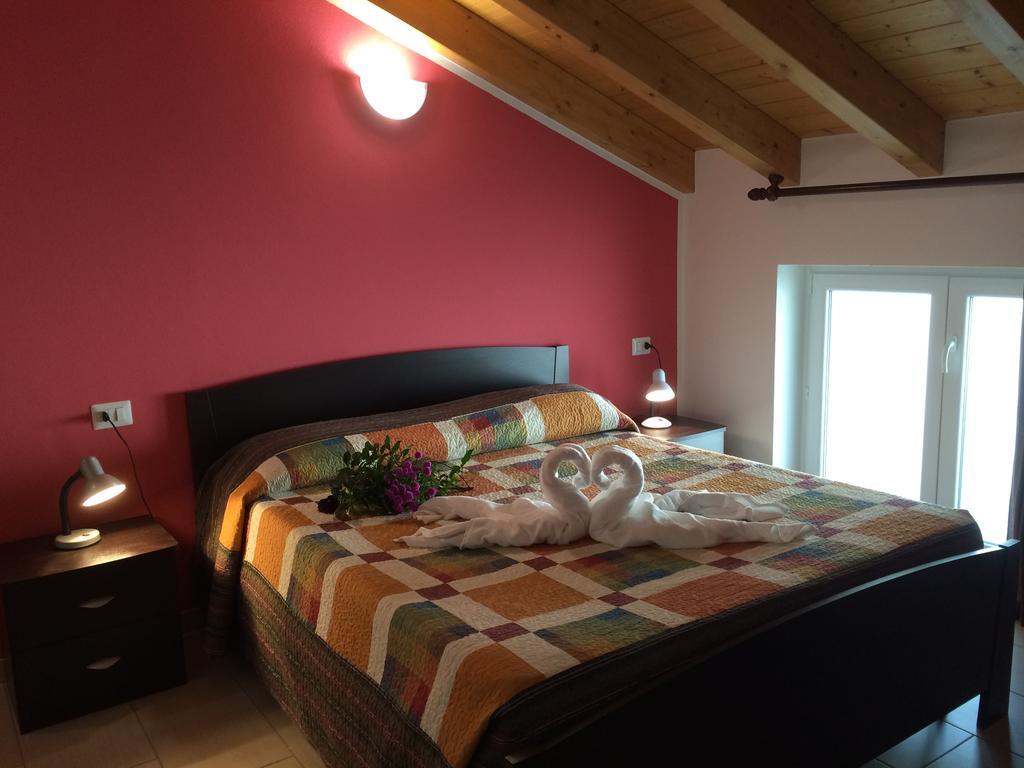 Residence Le Azalee & Spa Vercana Bilik gambar