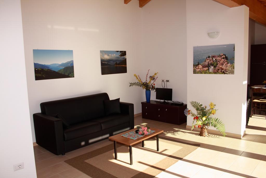 Residence Le Azalee & Spa Vercana Bilik gambar